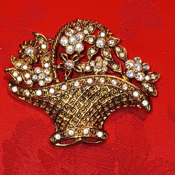 1928 Vintage Rhinestone Flower Basket Large Pin Brooch embossed design on back - Picture 11 of 12